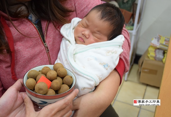 鍾寶寶(新北永和區嬰兒寶寶滿月剃頭理髮、免費嬰兒剃胎毛儀式吉祥話)。中國風會場，爸媽寶貝免費穿「日中韓」古裝禮服。專業拍照、DVD光碟、證書。★購買「臍帶章、肚臍章、胎毛筆刷印章」贈送：剃頭、收涎、抓周，三選一。 2015.09.20 照片8